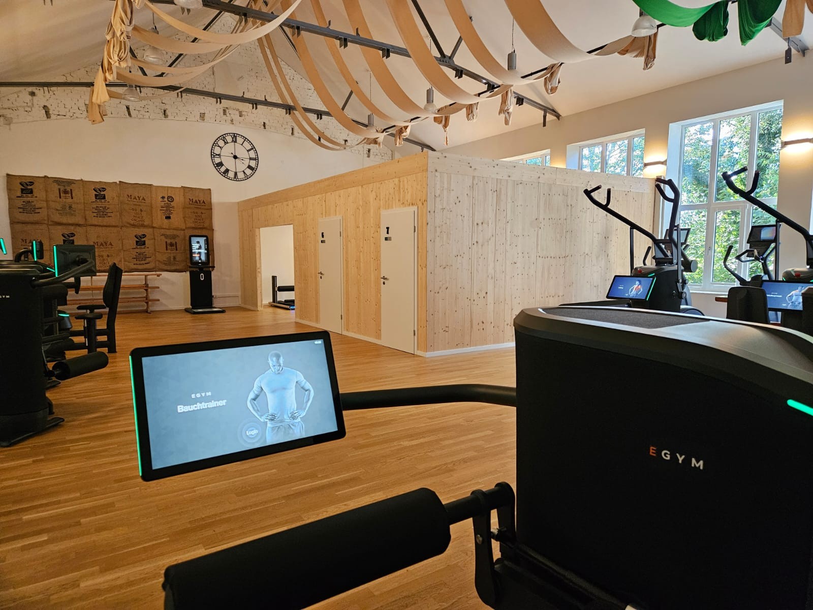 EGYM Gerätepark bei Die Turnhalle Premium Fitness